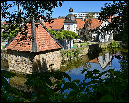 Altes Wasserschloss und Wassergraben