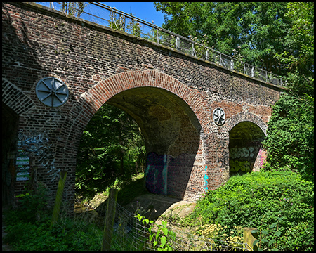 Bogenbrücke aus Ziegelstein