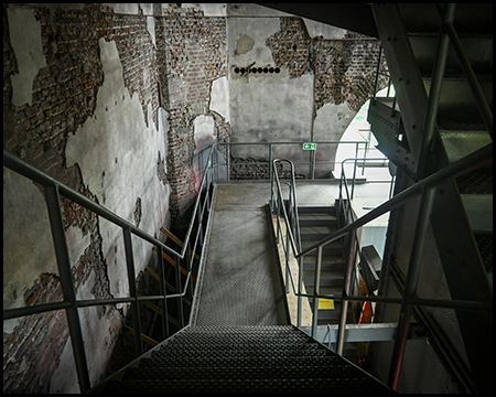 Treppen in einem steinernen Turm