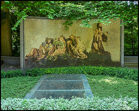 Mosaik-Wand als Grabstätte