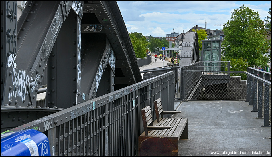 Stahlbogen der Ruhrbrücke Mülheim