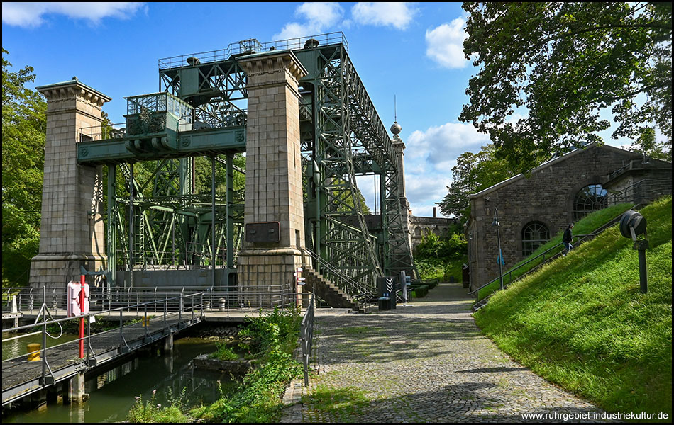 Schiffshebewerk und Maschinenhalle