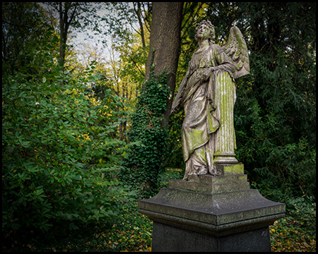 Engelsfigur auf dem Westfriedhof Unna